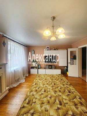 Продам трехкомнатную (3-комн.) квартиру, Нефтехимиков ул, 45, Кириши г