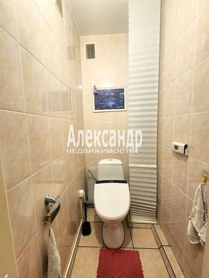 Продам трехкомнатную (3-комн.) квартиру, Нефтехимиков ул, 45, Кириши г