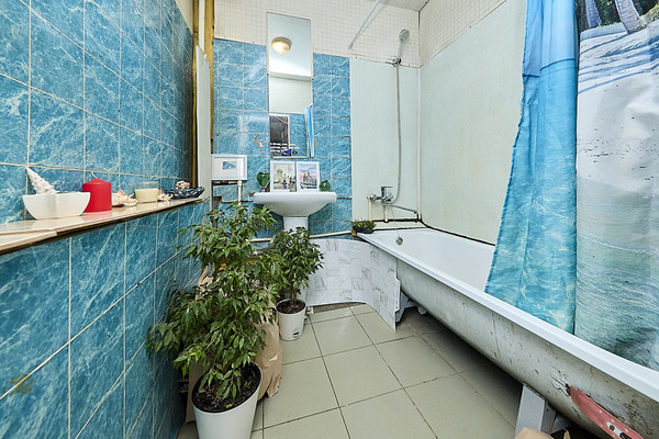 Продам комнату в 7-комн. квартире, Курляндская ул, 32, Санкт-Петербург г
