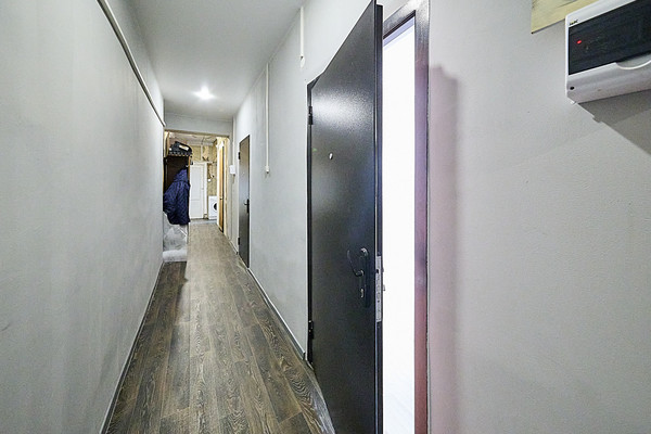 Продам комнату в 7-комн. квартире, Курляндская ул, 32, Санкт-Петербург г
