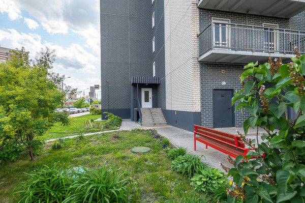 Продам трехкомнатную (3-комн.) квартиру, Большая Очаковская ул, 44к1, Москва г