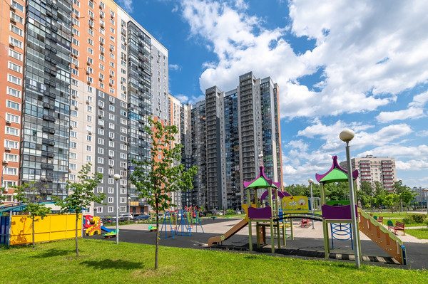 Продам трехкомнатную (3-комн.) квартиру, Большая Очаковская ул, 44к1, Москва г