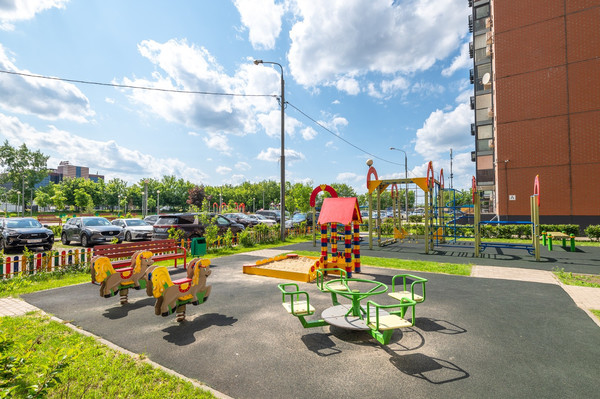 Продам трехкомнатную (3-комн.) квартиру, Большая Очаковская ул, 44к1, Москва г