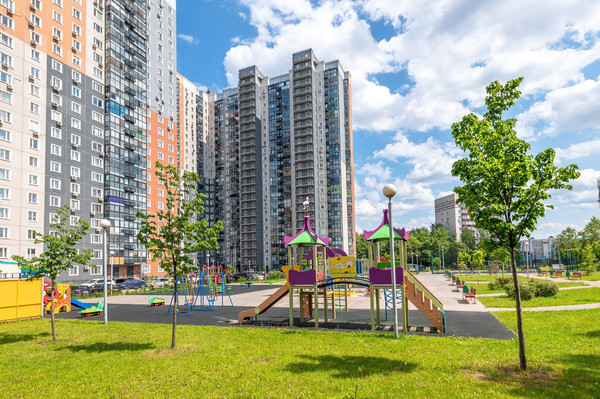 Продам трехкомнатную (3-комн.) квартиру, Большая Очаковская ул, 44к1, Москва г