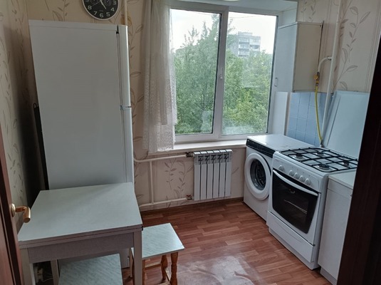 Продам трехкомнатную (3-комн.) квартиру, Бирюлёвская ул, 18к2, Москва г