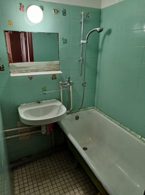 Продам трехкомнатную (3-комн.) квартиру, Бирюлёвская ул, 18к2, Москва г