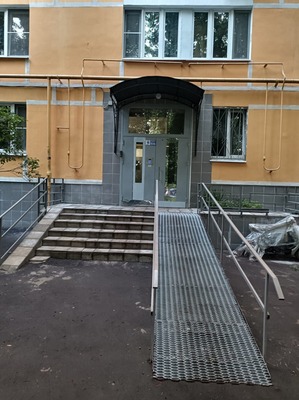 Продам трехкомнатную (3-комн.) квартиру, Бирюлёвская ул, 18к2, Москва г