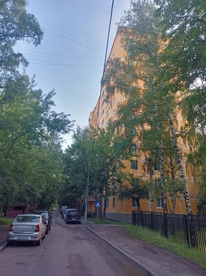 Продам трехкомнатную (3-комн.) квартиру, Бирюлёвская ул, 18к2, Москва г