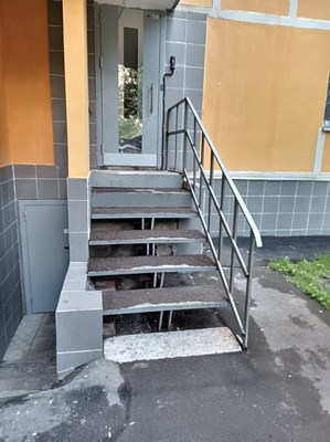 Продам трехкомнатную (3-комн.) квартиру, Бирюлёвская ул, 18к2, Москва г