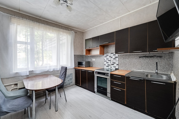 Продам трехкомнатную (3-комн.) квартиру, Лукинская ул, 5, Москва г
