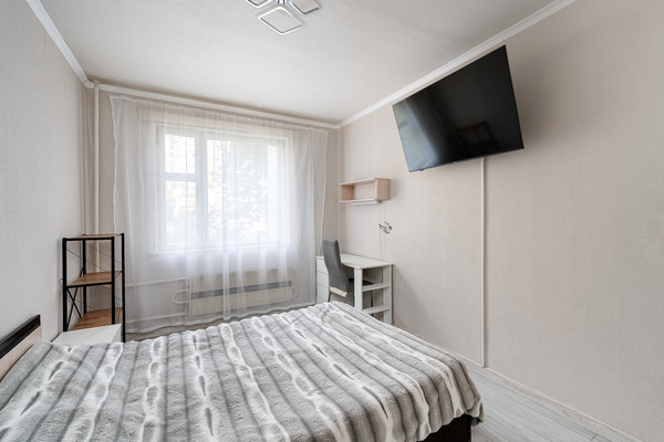 Продам трехкомнатную (3-комн.) квартиру, Лукинская ул, 5, Москва г