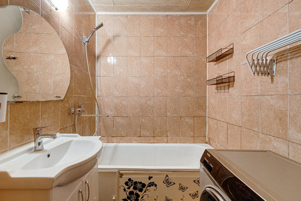 Продам трехкомнатную (3-комн.) квартиру, Лукинская ул, 5, Москва г