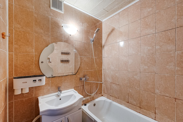 Продам трехкомнатную (3-комн.) квартиру, Лукинская ул, 5, Москва г