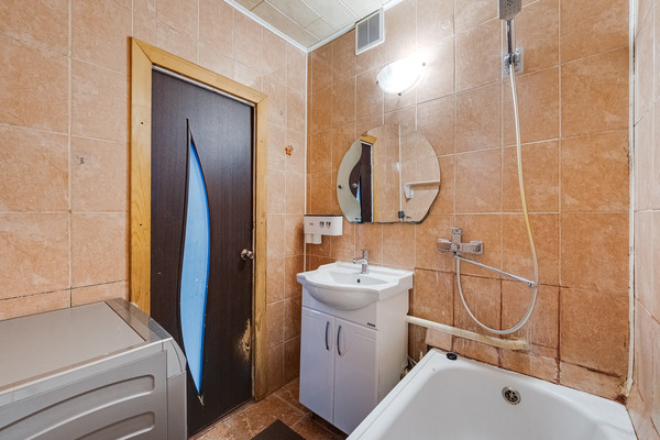 Продам трехкомнатную (3-комн.) квартиру, Лукинская ул, 5, Москва г