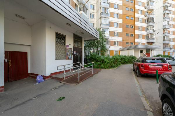 Продам трехкомнатную (3-комн.) квартиру, Лукинская ул, 5, Москва г