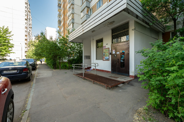 Продам трехкомнатную (3-комн.) квартиру, Лукинская ул, 5, Москва г
