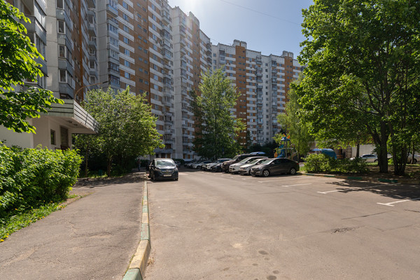 Продам трехкомнатную (3-комн.) квартиру, Лукинская ул, 5, Москва г