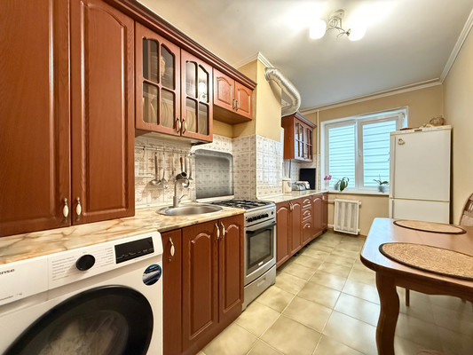 Продам трехкомнатную (3-комн.) квартиру, Эльбрусская ул, 19Б, Нальчик г