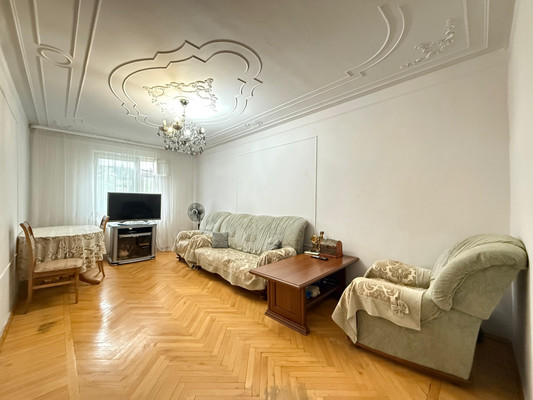 Продам трехкомнатную (3-комн.) квартиру, Эльбрусская ул, 19Б, Нальчик г