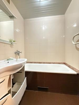 Продам трехкомнатную (3-комн.) квартиру, Эльбрусская ул, 19Б, Нальчик г