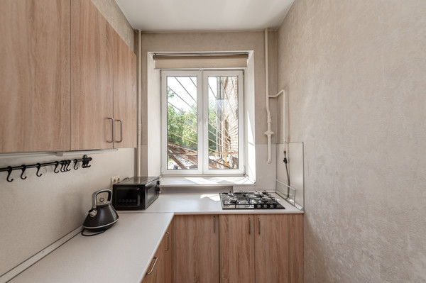 Продам двухкомнатную (2-комн.) квартиру, Ломоносовский пр-кт, 23, Москва г