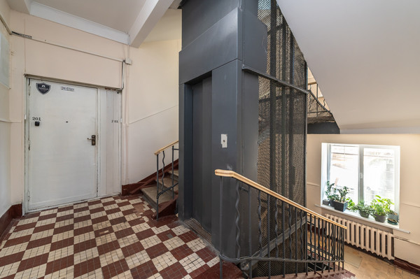 Продам двухкомнатную (2-комн.) квартиру, Ломоносовский пр-кт, 23, Москва г