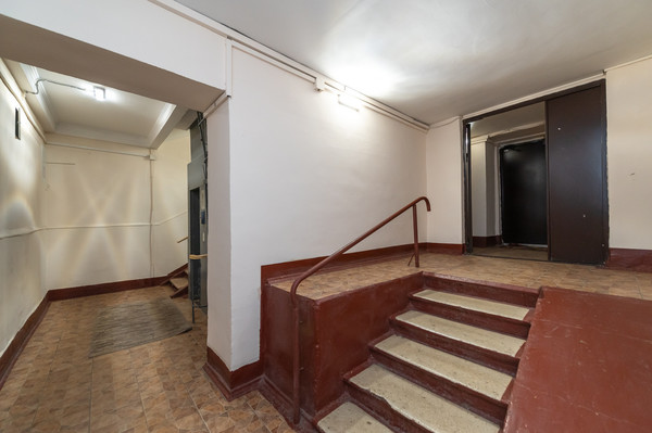 Продам двухкомнатную (2-комн.) квартиру, Ломоносовский пр-кт, 23, Москва г