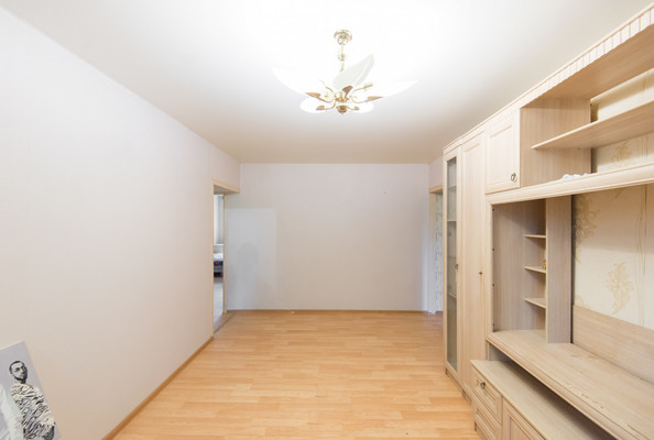 Продам трехкомнатную (3-комн.) квартиру, Коммунистический пр-кт, 2/3, Ростов-на-Дону г