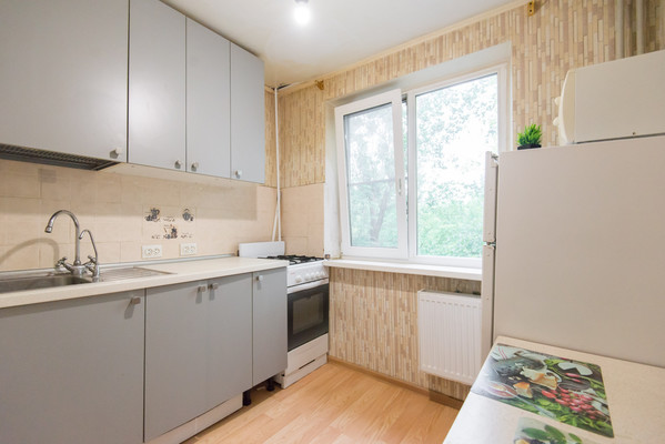Продам трехкомнатную (3-комн.) квартиру, Коммунистический пр-кт, 2/3, Ростов-на-Дону г