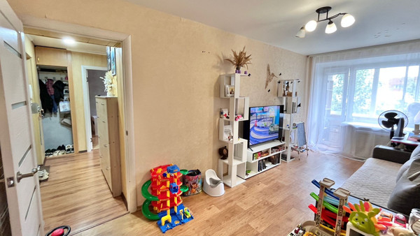 Продам двухкомнатную (2-комн.) квартиру, Школьная ул, 2, Воткинск г