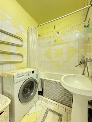 Продам трехкомнатную (3-комн.) квартиру, Шогенова ул, 16, Нальчик г