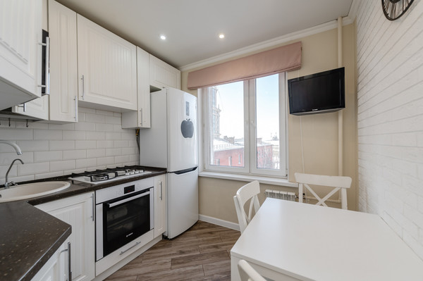 Продам трехкомнатную (3-комн.) квартиру, Дмитровка Б. ул, 32, Москва г