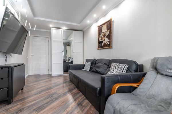 Продам трехкомнатную (3-комн.) квартиру, Дмитровка Б. ул, 32, Москва г