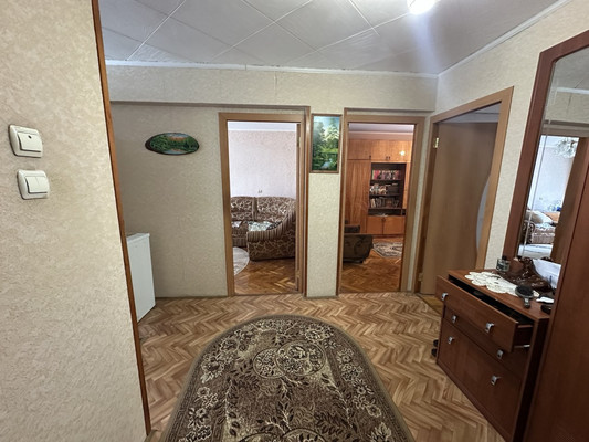 Продам трехкомнатную (3-комн.) квартиру, Комсомольская ул, 188, Кропоткин г