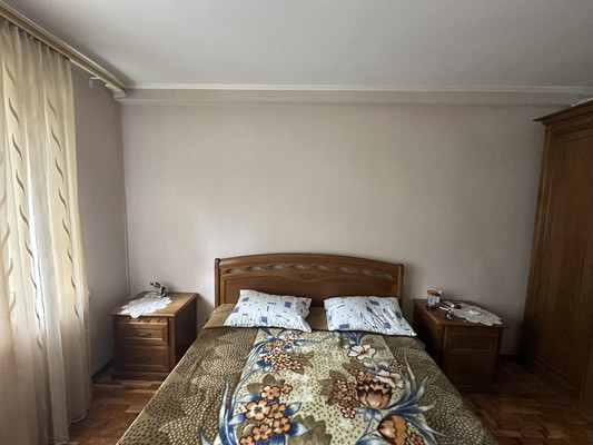 Продам трехкомнатную (3-комн.) квартиру, Комсомольская ул, 188, Кропоткин г