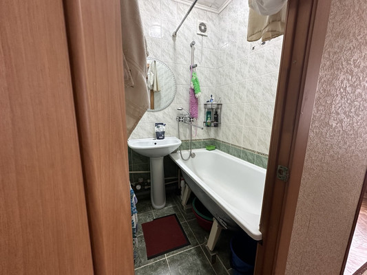 Продам трехкомнатную (3-комн.) квартиру, Комсомольская ул, 188, Кропоткин г