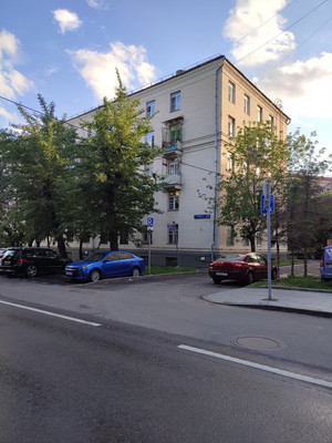 Продам трехкомнатную (3-комн.) квартиру, Лобанова ул, 4, Москва г
