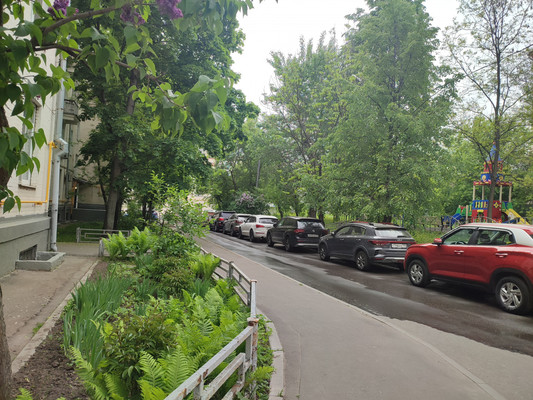 Продам трехкомнатную (3-комн.) квартиру, Лобанова ул, 4, Москва г