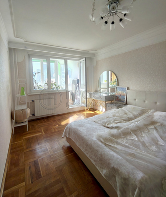 Продам многокомнатную квартиру, Бескудниковский б-р, 2к1, Москва г