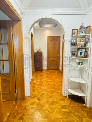Продам многокомнатную квартиру, Бескудниковский б-р, 2к1, Москва г