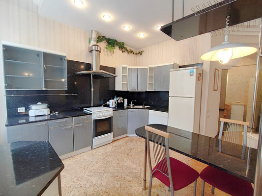 Продам трехкомнатную (3-комн.) квартиру, Рубинштейна ул, 11, Санкт-Петербург г