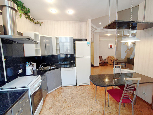 Продам трехкомнатную (3-комн.) квартиру, Рубинштейна ул, 11, Санкт-Петербург г