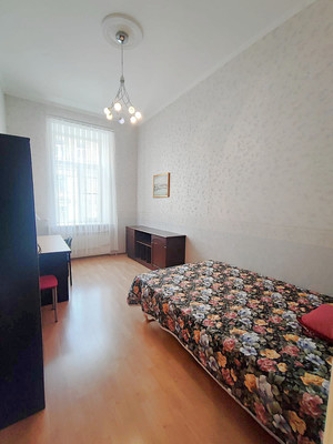 Продам трехкомнатную (3-комн.) квартиру, Рубинштейна ул, 11, Санкт-Петербург г