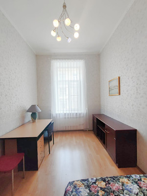 Продам трехкомнатную (3-комн.) квартиру, Рубинштейна ул, 11, Санкт-Петербург г