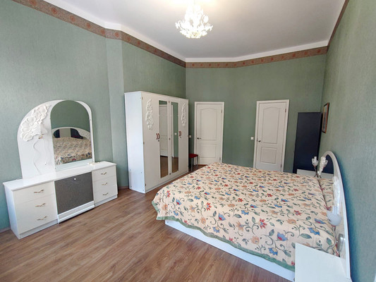 Продам трехкомнатную (3-комн.) квартиру, Рубинштейна ул, 11, Санкт-Петербург г
