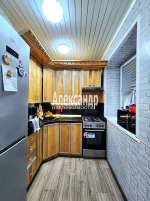 Продам трехкомнатную (3-комн.) квартиру, Героев пр-кт, 6, Кириши г