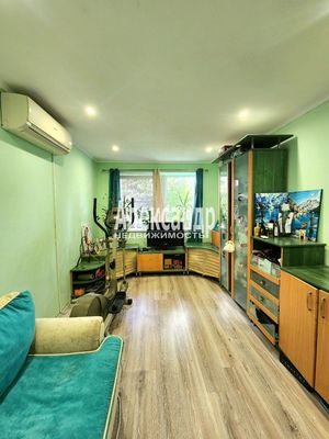 Продам трехкомнатную (3-комн.) квартиру, Героев пр-кт, 6, Кириши г