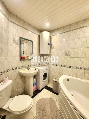 Продам трехкомнатную (3-комн.) квартиру, Героев пр-кт, 6, Кириши г