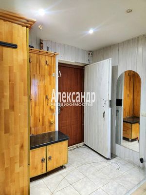 Продам трехкомнатную (3-комн.) квартиру, Героев пр-кт, 6, Кириши г