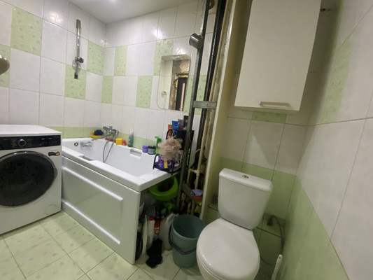 Продам многокомнатную квартиру, Безымянный пер, 1, Нижний Тагил г